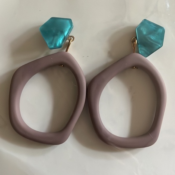Turquoise/Taupe Uneven Hoop Earrings - Picture 2 of 4
